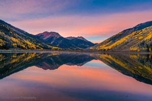 Crystal-Lake-and-Red-Mountain-at-Dawn-near-Ouray