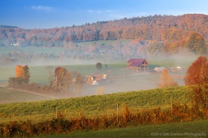 Peachum-Valley-Farm-in-Fog-at-Autumn-Vermont-c33
