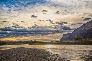 Rio_Grande_and_Sierra_Ponce_Mountains_Big_Bend_Park_Texas