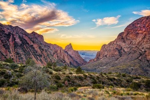 The_Window_Throught_the_Chisos_Mountains_Big_Bend_NP