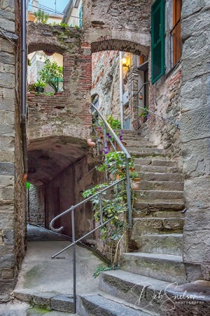 Ancient-Village-Street-in-Corniglia-Italy