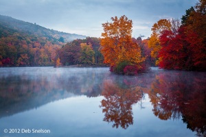 Cold-Dawn-Hidden-Lake-Delaware-Water-Gap-Pennsylvania-Dawn-Fall-foliage-October-2012-Autumn