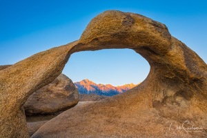 Mobius_Arch_Alabama_Hills_and_Alpenglow_Eastern_Sierra_CA