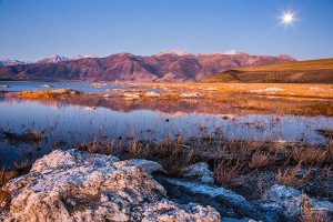 Moonset_Over_the_Eastern_Sierra_and_Mono_Lake_Lee_Vining_California