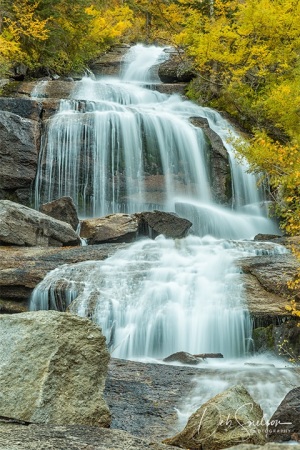 Mt_Whitney_Portal_Waterfall_in_Autumn_Eastern_Sierra_California