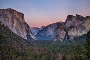 Tunnel_View_Dusk_Yosemite_National_Park_California.