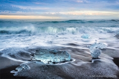 Crashing_Wave_and_Icebergs_on_Jokulsarlon_Beach_Iceland