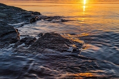 Sunset_on_Lake_Champlain_Vermont_water_sunrays