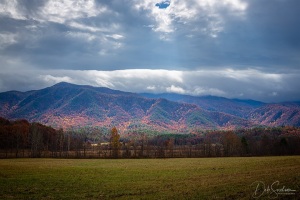 Autumn-in-Cades-Cove-Great-Smoky-Mtns-Tennessee