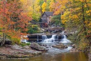 Iconic-Glade-Creek-Grist-Mill-in-Autumn-Babcock-State-Park-Clifftop-West-Virginia