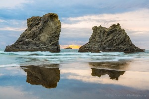 Sea-Stacks-Waves-and-Reflections-at-Sunset-on-a-Bandon-Beach-Oregon-Pacific-Coast