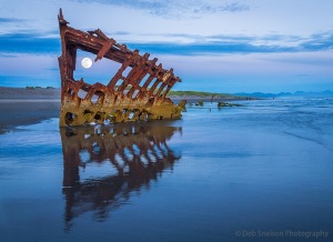Wreck-of-the-Peter-Iredale-Bluehour-with-Full-Moon-c69