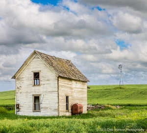 Abandoned-farm-house-and-windmill-Storment-Road-Endicott-Palouse-Washington-c32