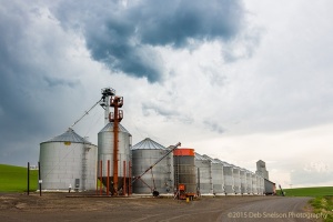 Staley-Grain-Silos-with-steely-skies-wheat-Pullman-Palouse-Washington
