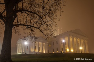 Virginia-State-Capitol-at-Night-in-Fog-Richmond-city