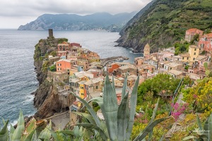 Cinque-Terre-village-of-Vernazza-as-seen-from-the-hillside