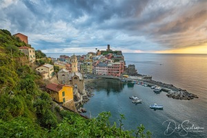Sunset-at-Vernazza-an-Ancient-Village-of-the-Cinque-Terre-Italy