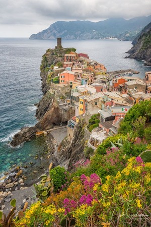 The-Ancient-village-of-Vernazza-as-seen-from-Hillside