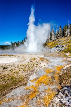 Grand-Geyser-Upper-Geyser-Basin-Yellowstone-NP