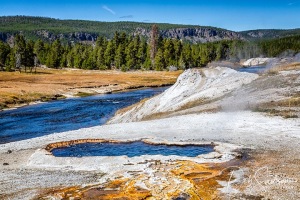 South-Scalloped-Spring-Yellowstone-National-Park